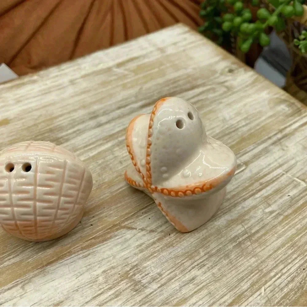 Ceramic Clam and Starfish Salt and Pepper Shakers - Picture 2 of 5
